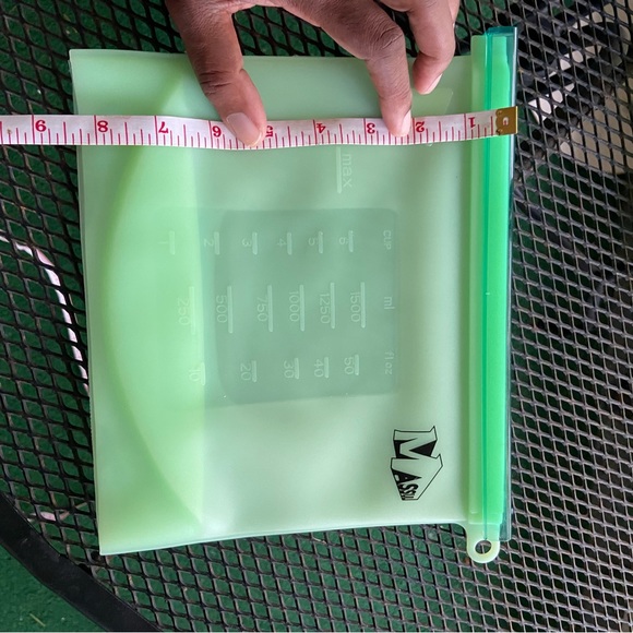 BRAND NEW 8 Resealable Re-usable Multi-size Silicon Storage Bags! - Picture 14 of 16